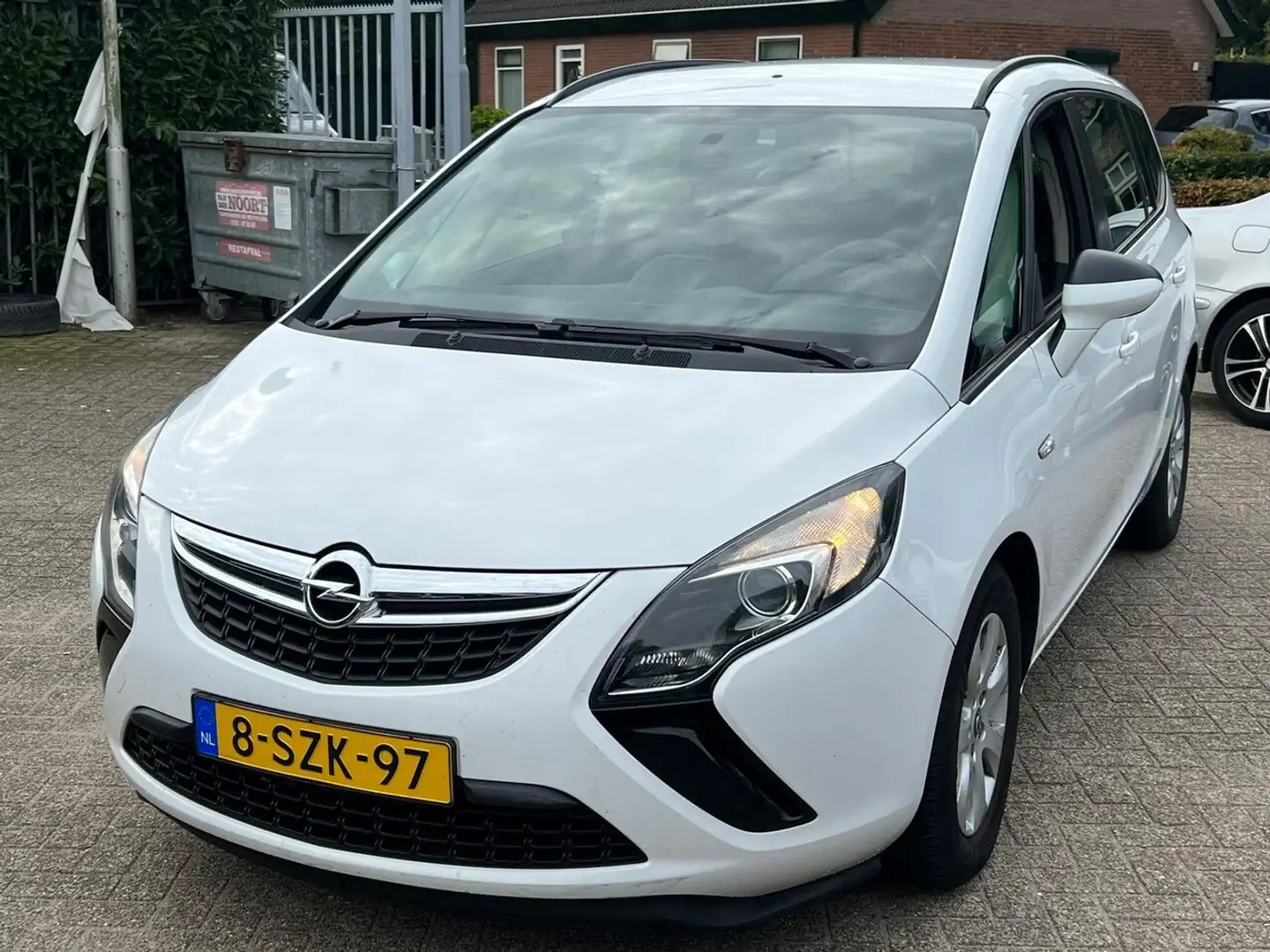 Opel Zafira Tourer 1.6 CDTI Business+ 315 Wit - 1