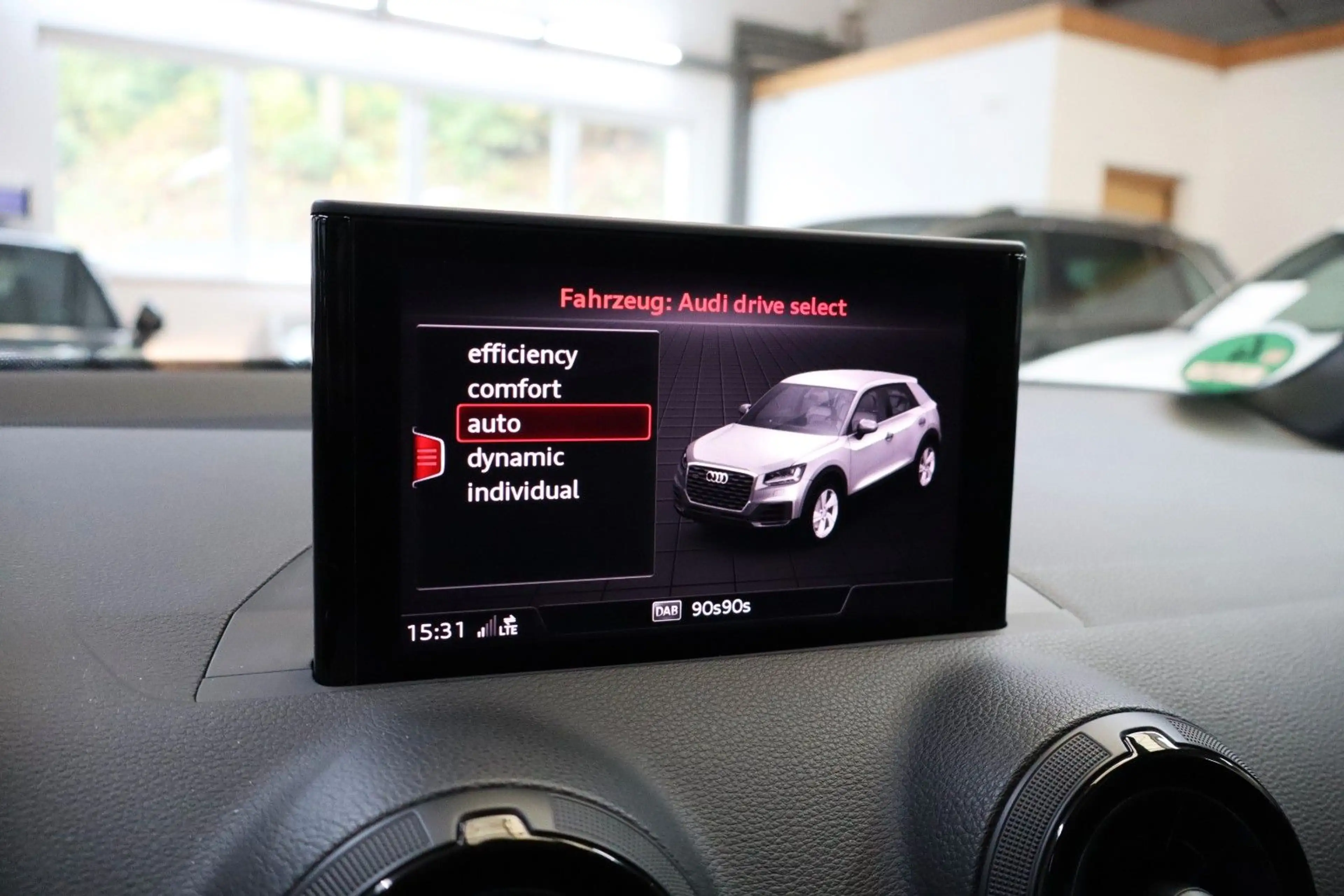 Audi Q2 1,4 TFSI S-Line Sport S-Tronic ACC DAB Ambiente — photo 11