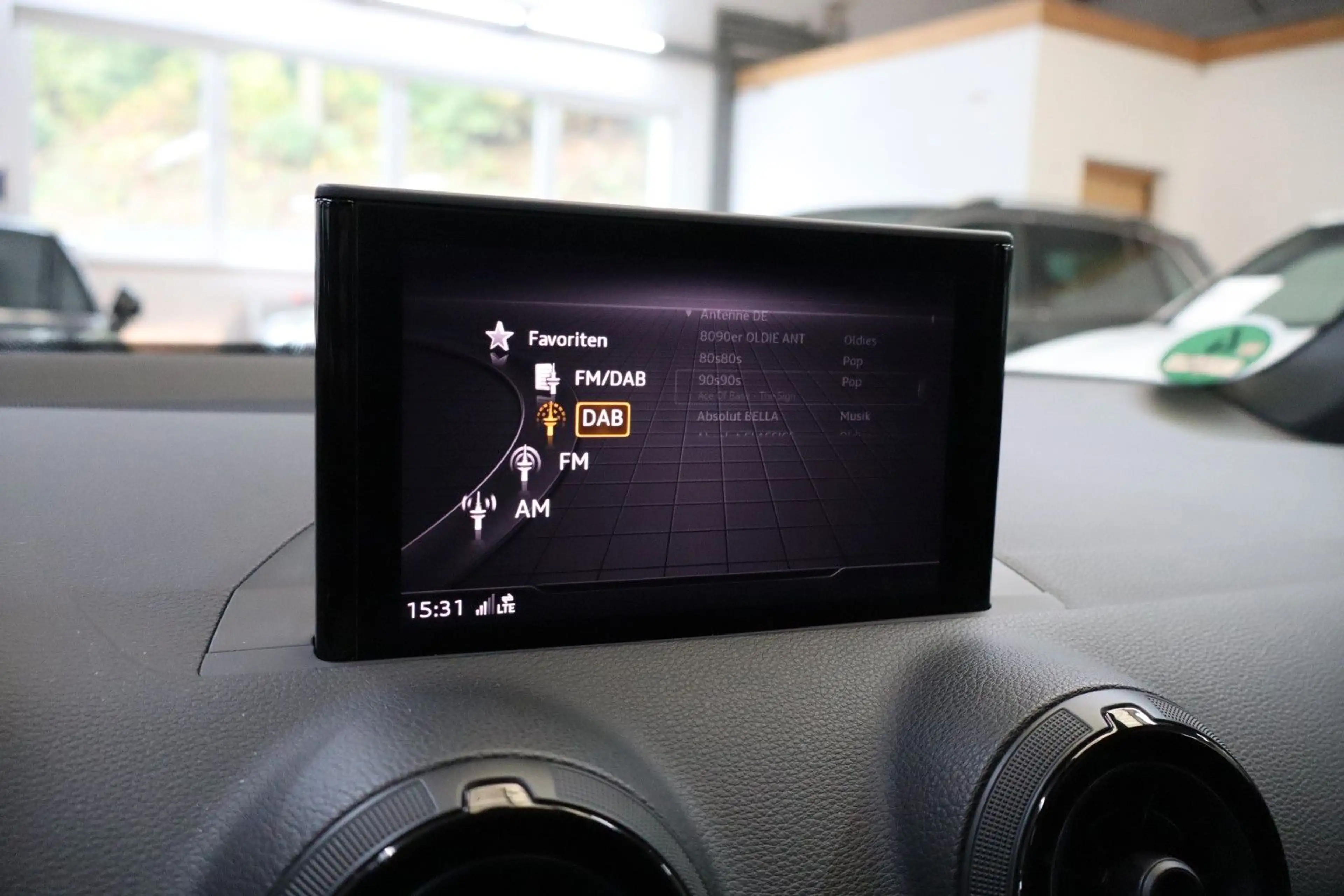 Audi Q2 1,4 TFSI S-Line Sport S-Tronic ACC DAB Ambiente — photo 10