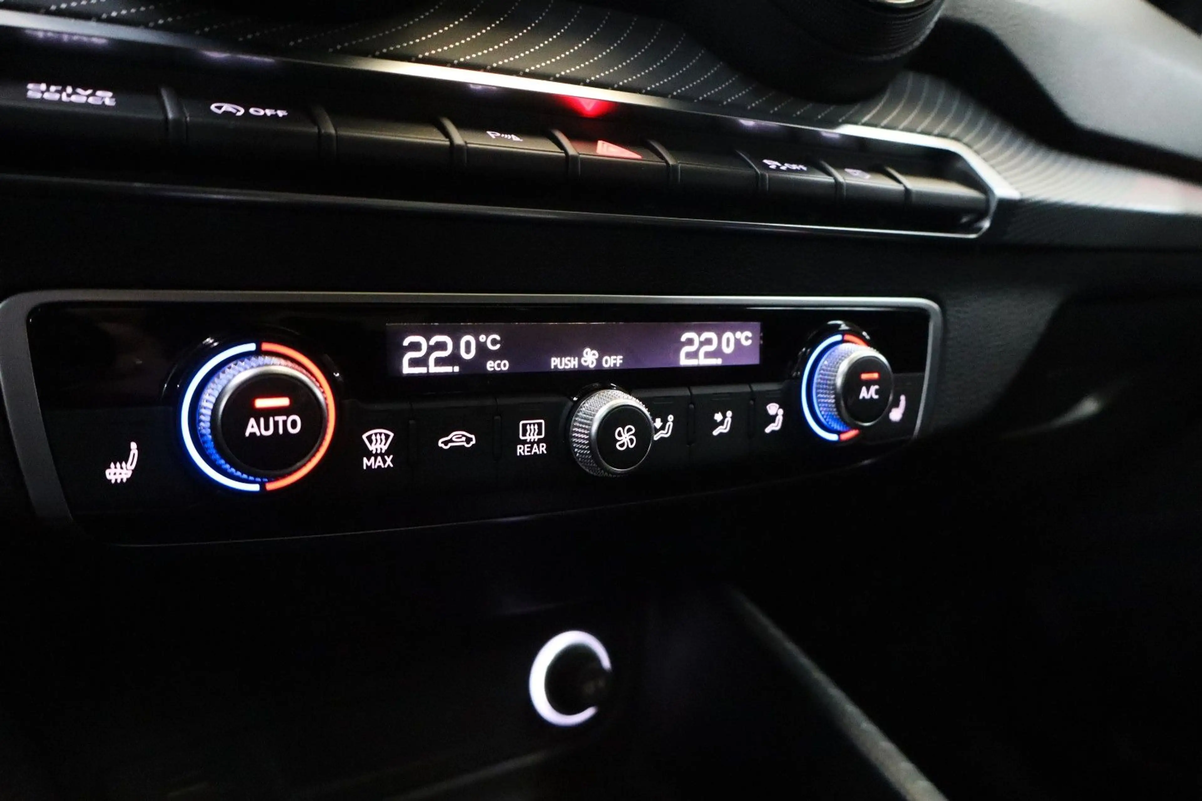 Audi Q2 1,4 TFSI S-Line Sport S-Tronic ACC DAB Ambiente — photo 14