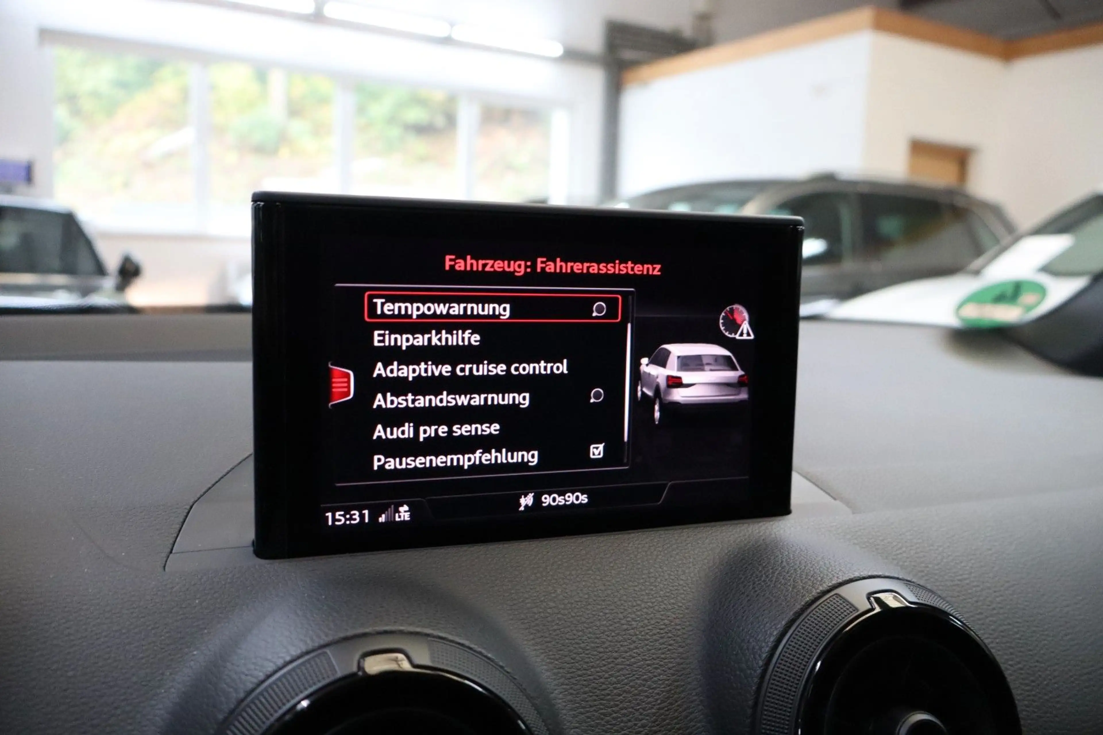 Audi Q2 1,4 TFSI S-Line Sport S-Tronic ACC DAB Ambiente — photo 12