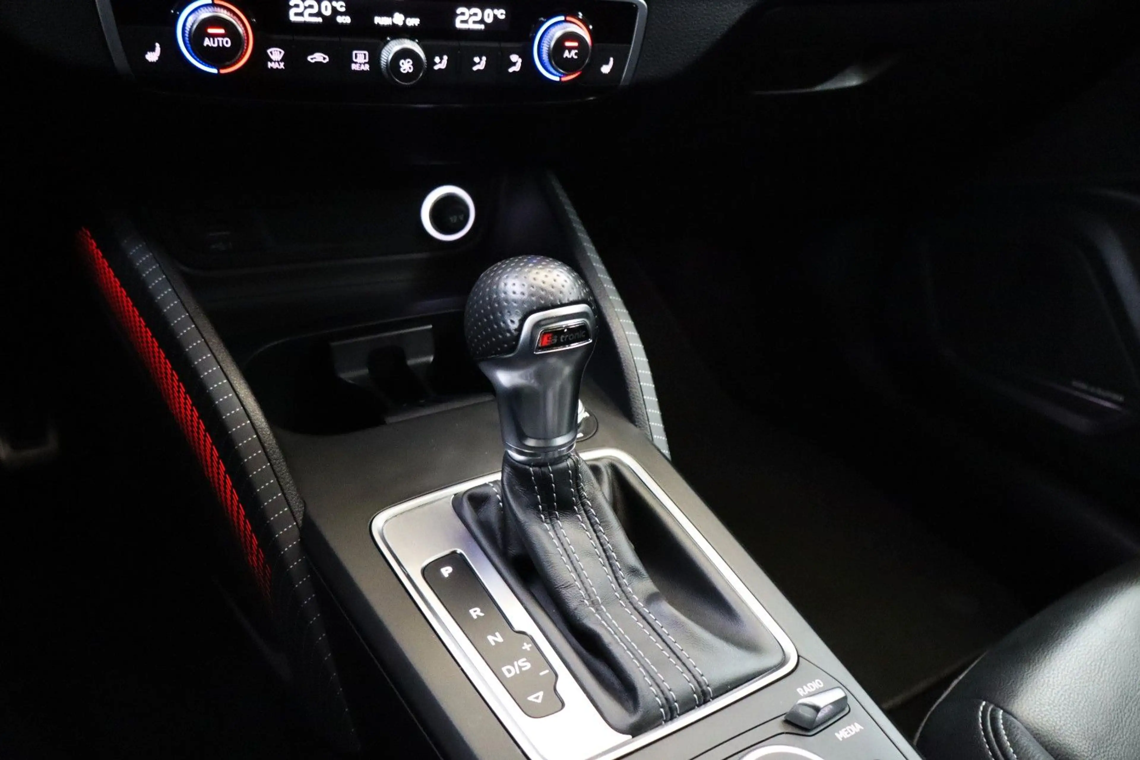 Audi Q2 1,4 TFSI S-Line Sport S-Tronic ACC DAB Ambiente — photo 15