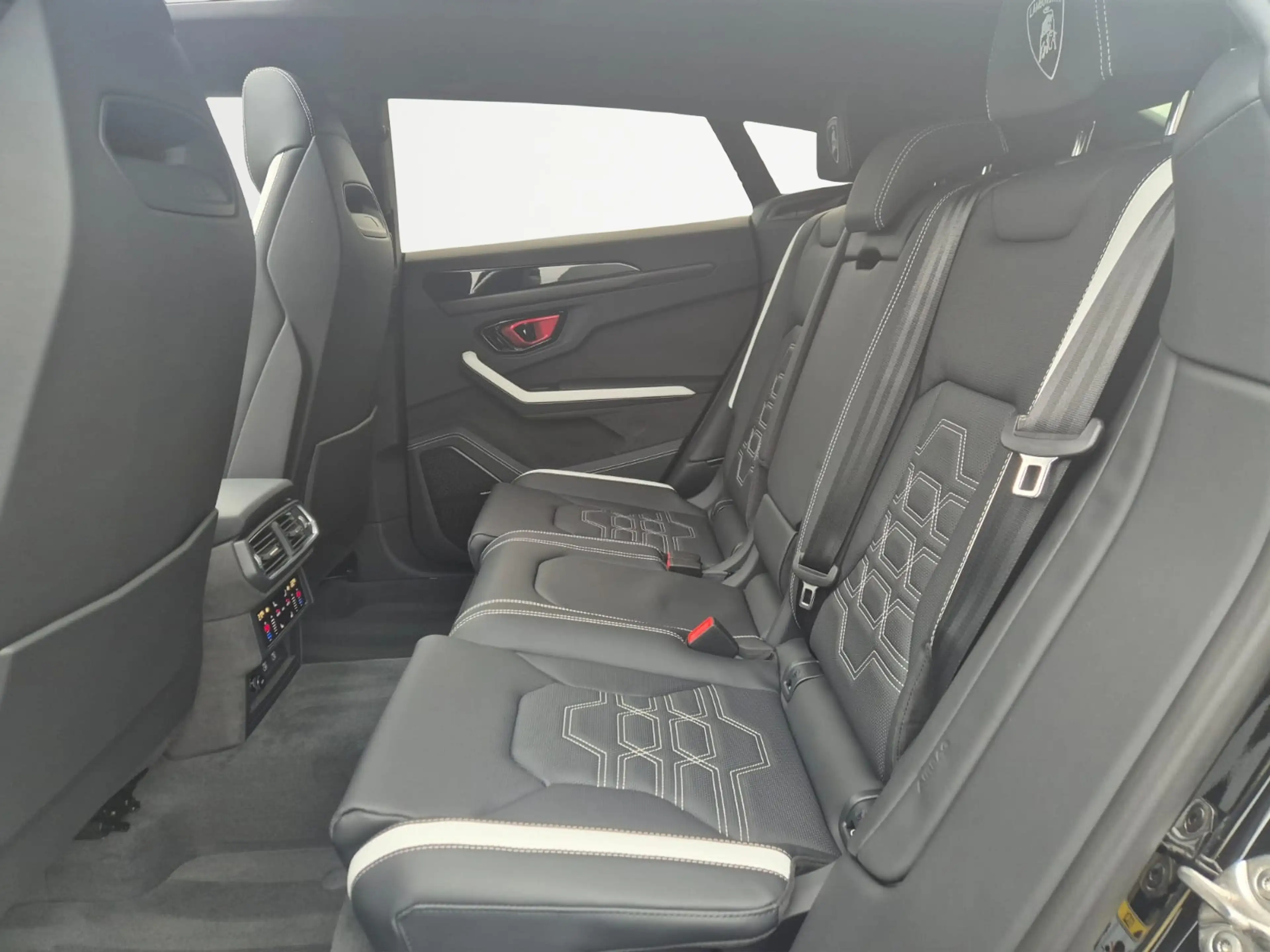 Lamborghini Urus Urus SE PHEV 4.0 BiTurbo V8 / PACK CARBON /PLUG-IN — photo 12