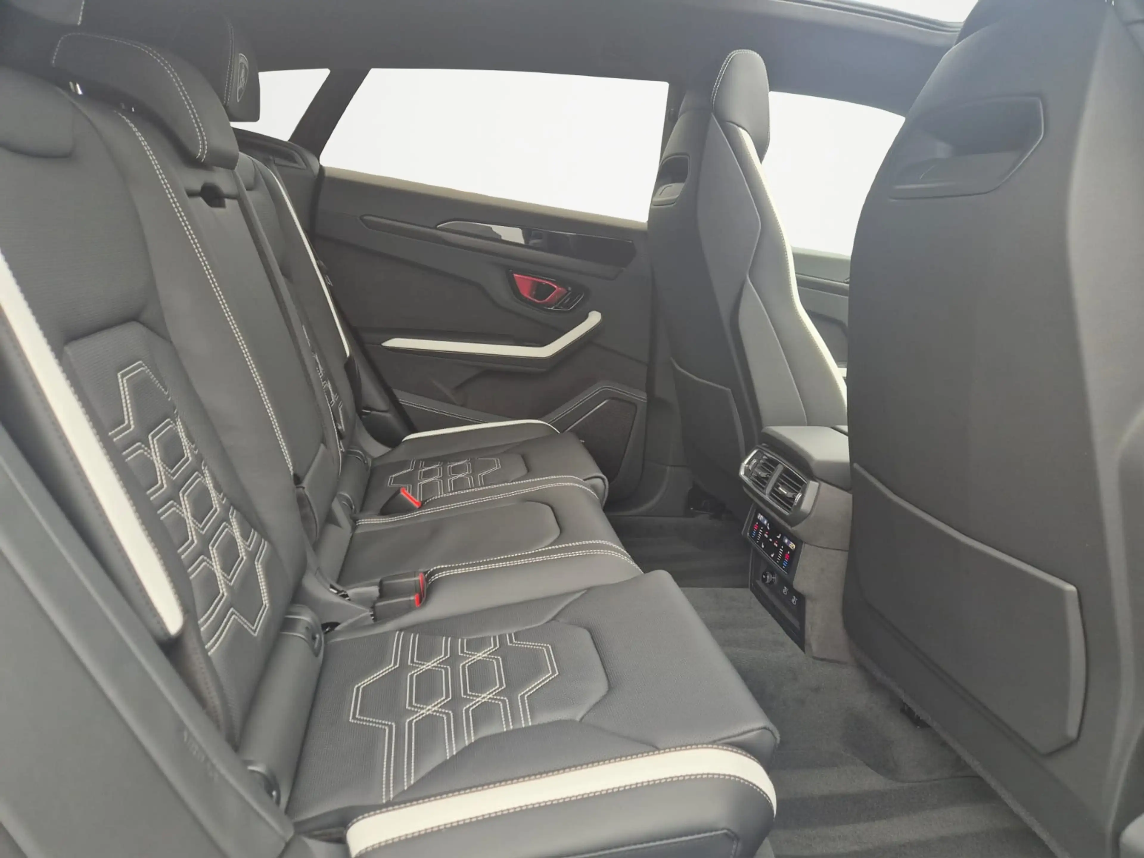 Lamborghini Urus Urus SE PHEV 4.0 BiTurbo V8 / PACK CARBON /PLUG-IN — photo 11