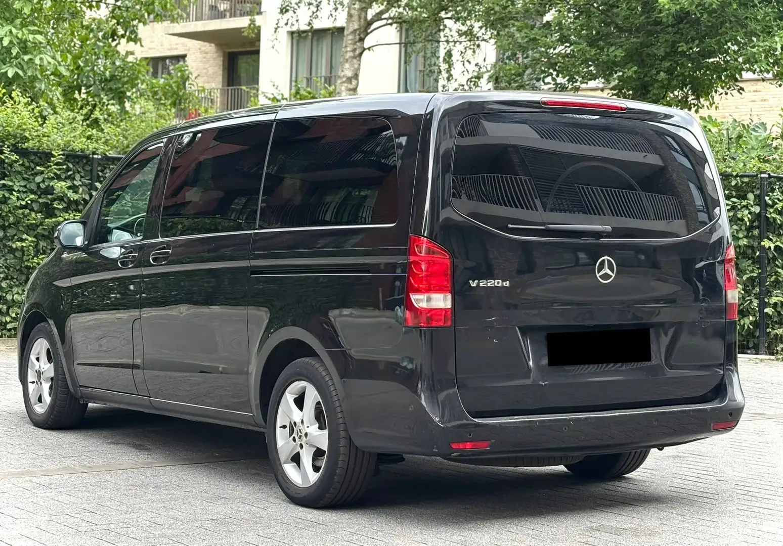 Mercedes-Benz V 220 V 220 d extralang 9G-TRONIC Avantgarde Zwart - 2