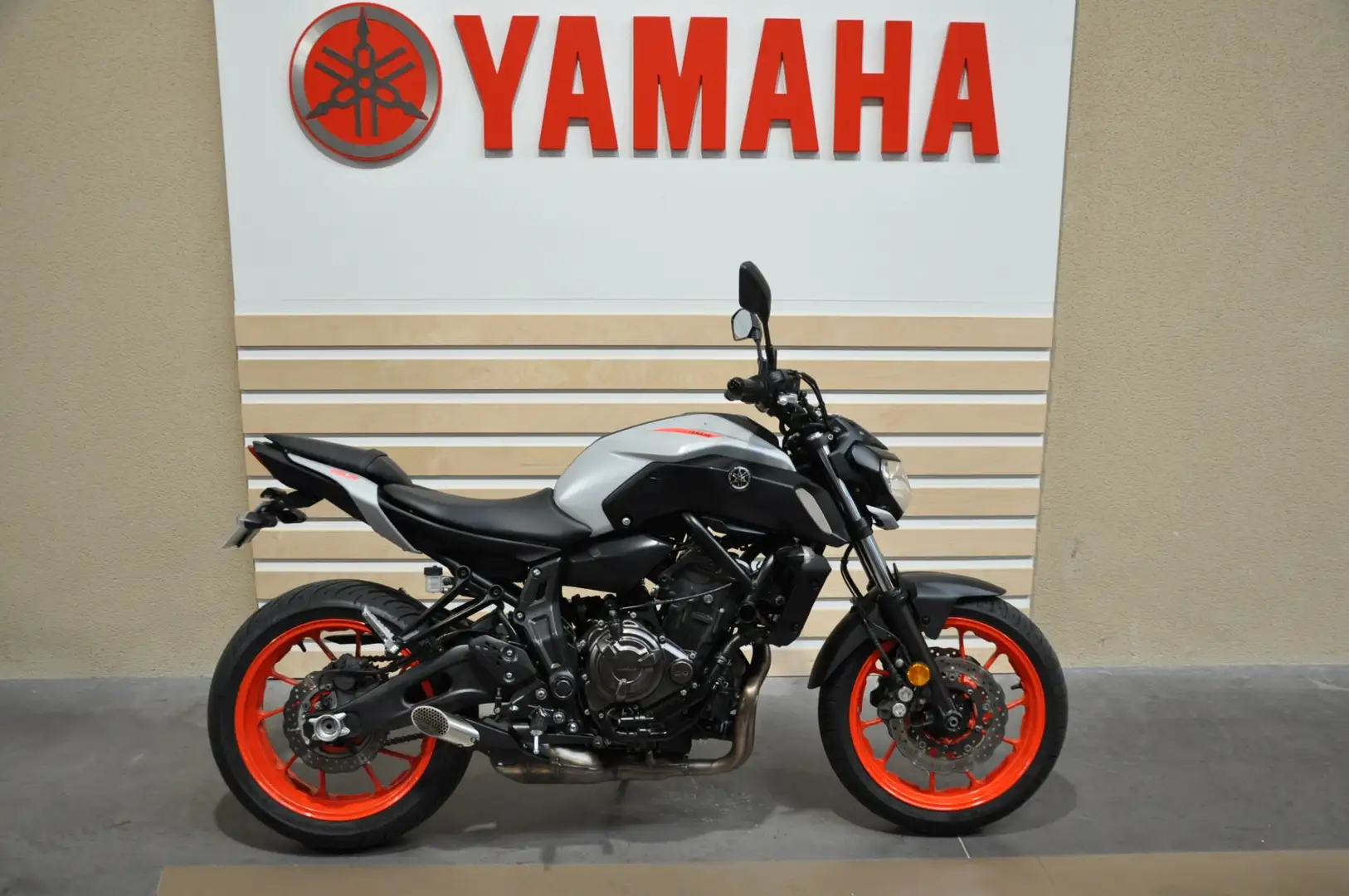 Yamaha MT-07 Gris - 1