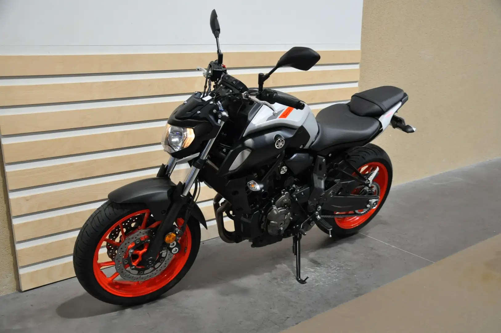 Yamaha MT-07 Gris - 2
