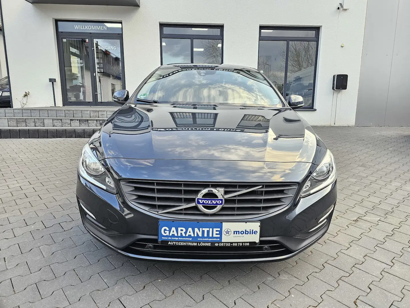 Volvo V60 D3 Linje Business NAVI AHK AUS 2.HAND Gris - 2
