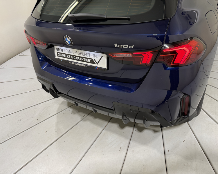 BMW 120 d M Sportpaket ACC 360° Pano HUD HK — photo 7