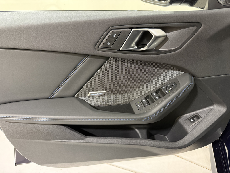 BMW 120 d M Sportpaket ACC 360° Pano HUD HK — photo 15