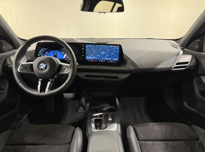 BMW 120 d M Sportpaket ACC 360° Pano HUD HK — photo 11