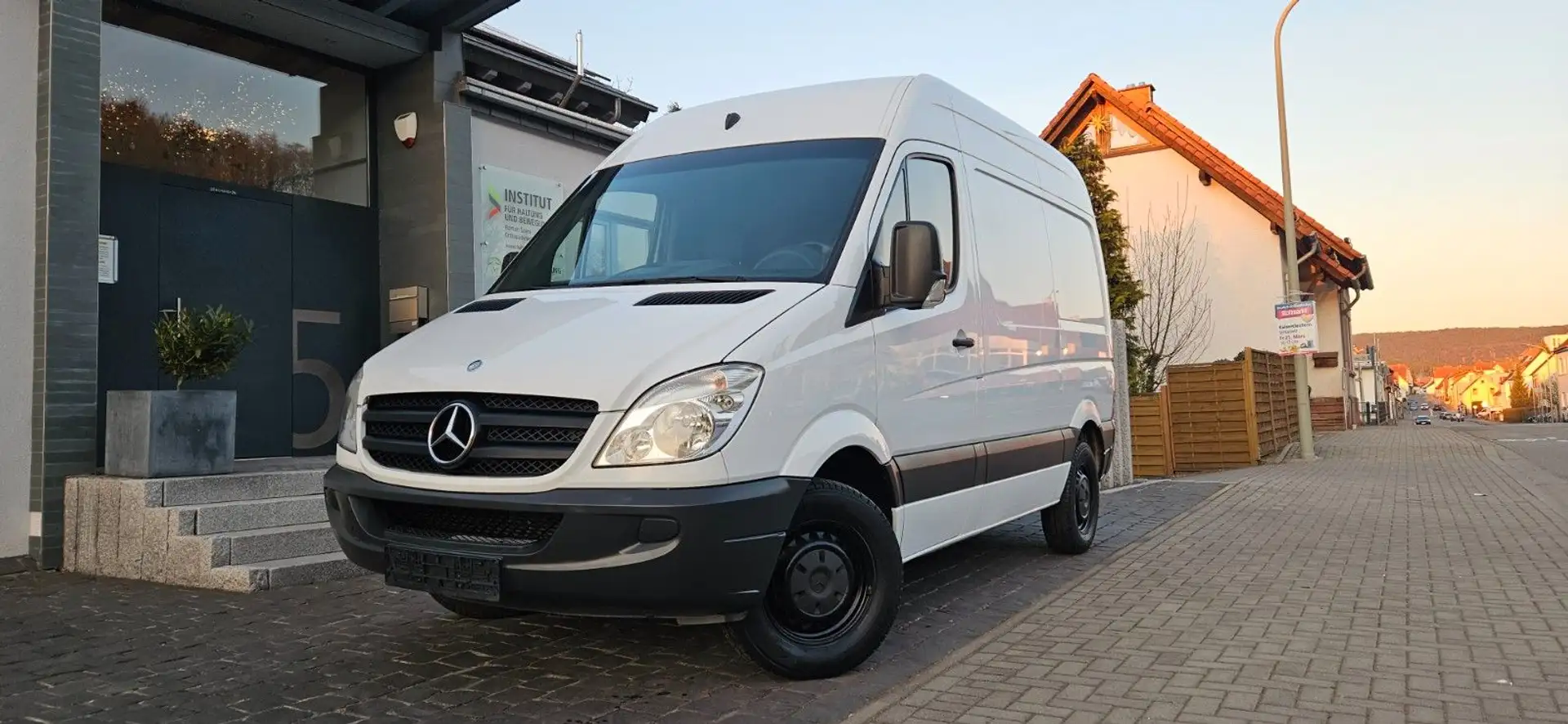 Mercedes-Benz Sprinter 211 CDI Kasten Kurz Hoch L1/H2 1. Hand Weiß - 2