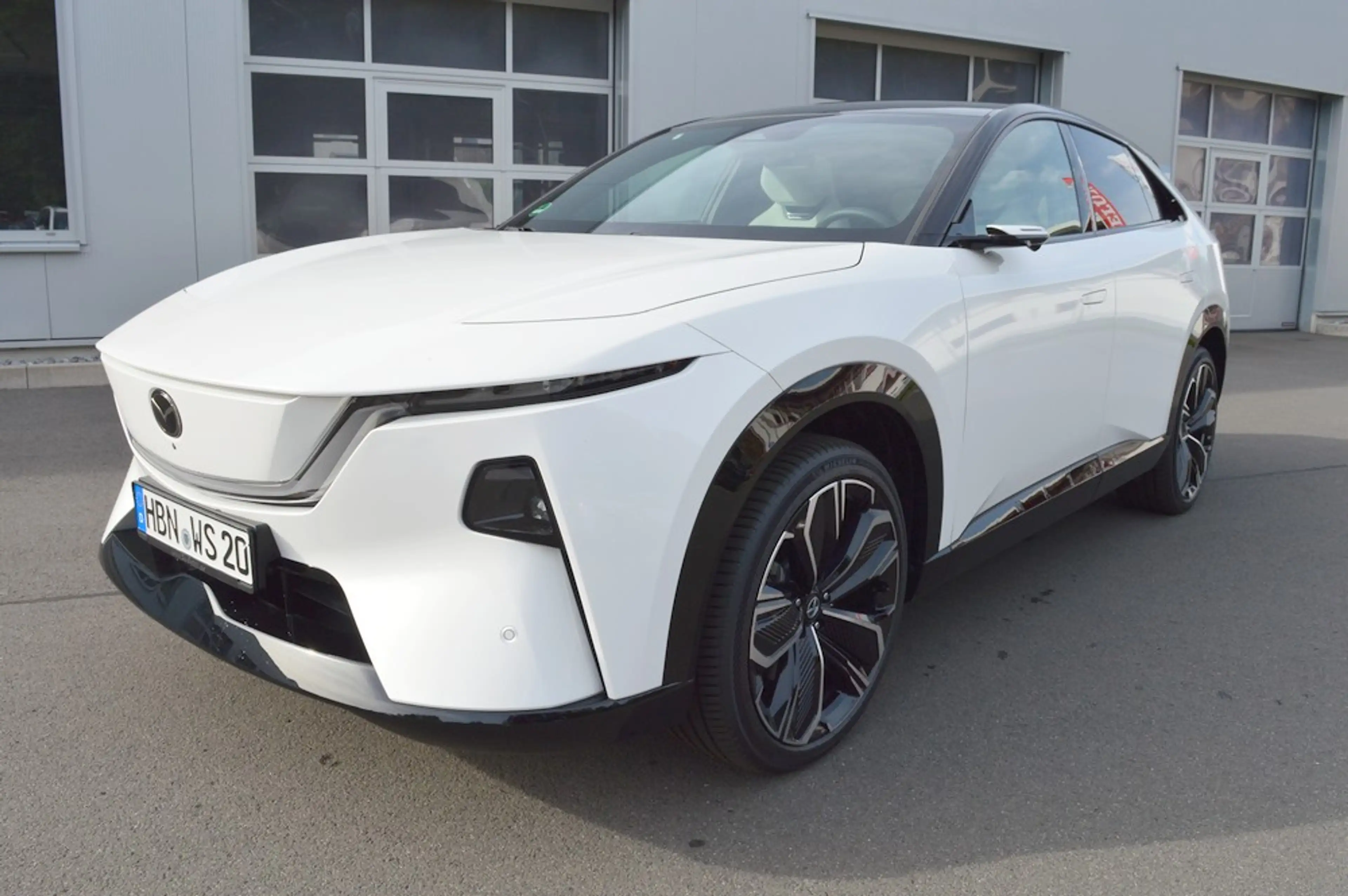 Mazda CX-6e CX-6e EV Takumi Plus *Leder+360+Pano+Belüftung* — photo 2
