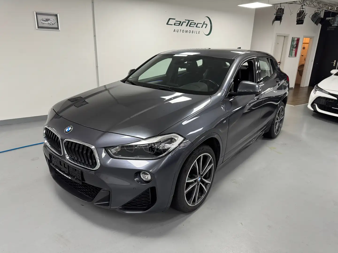 BMW X2 sDrive 18 d M Sport Mwst 1Hd AHK LED Grau - 1