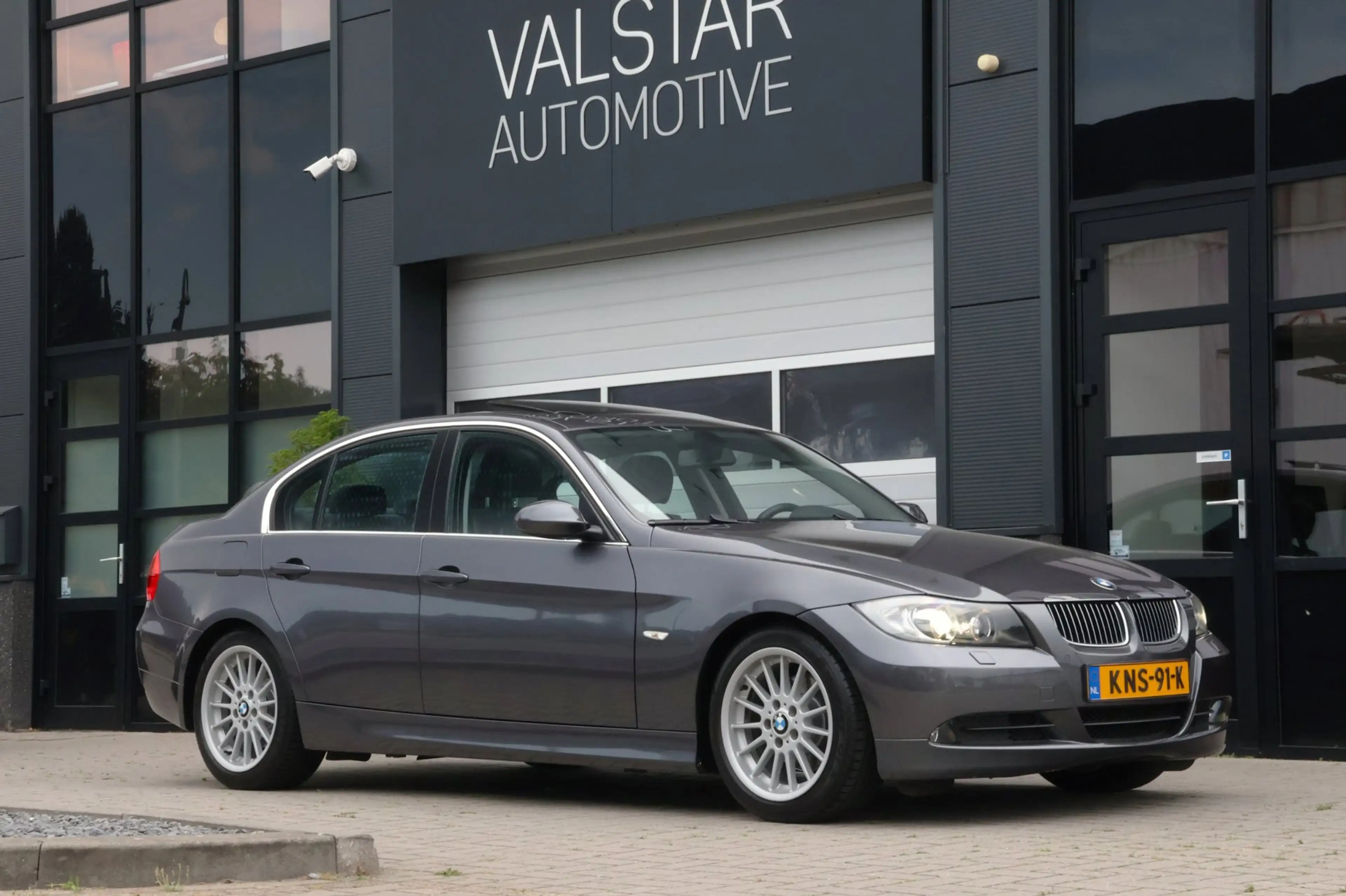 BMW 325 3-serie 325i 6-Cilinder Handgeschakeld | 1e Eigena