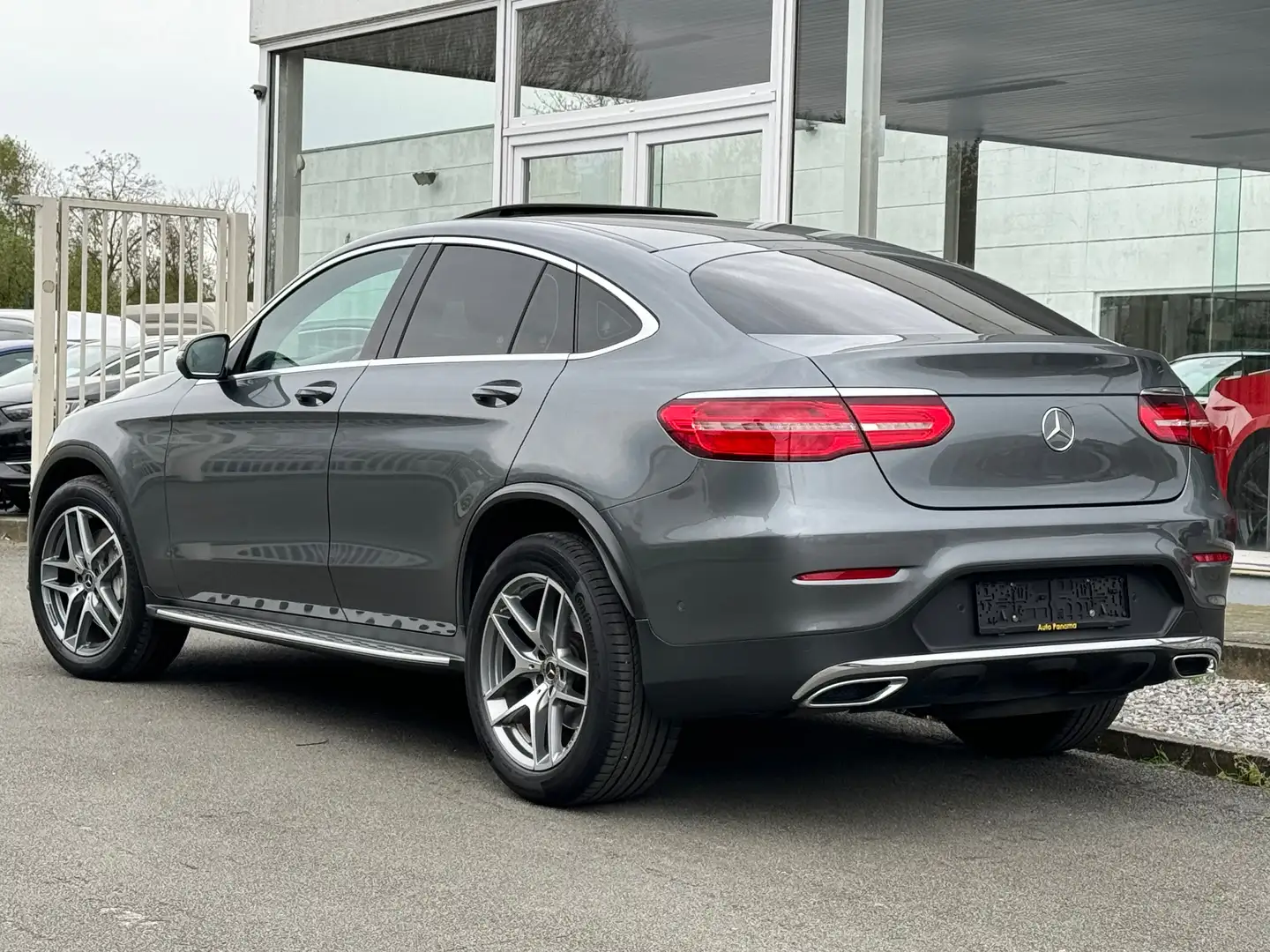 Mercedes-Benz GLC 220 D COUPE 4-MATIC PACK AMG FULL OPTION Grijs - 2