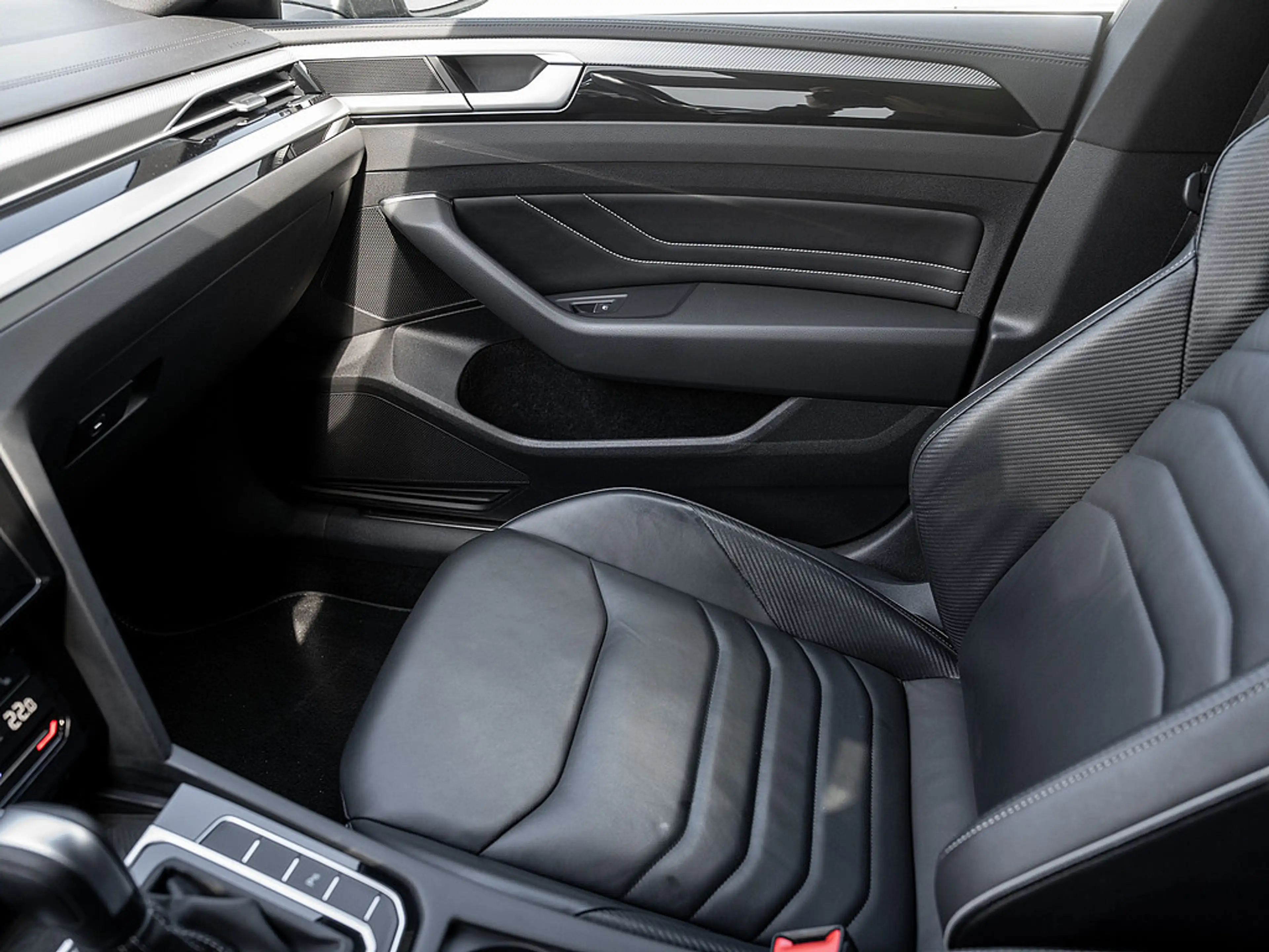 Volkswagen Arteon Shooting Brake 2.0 TDI R-Line DSG AHK — photo 11
