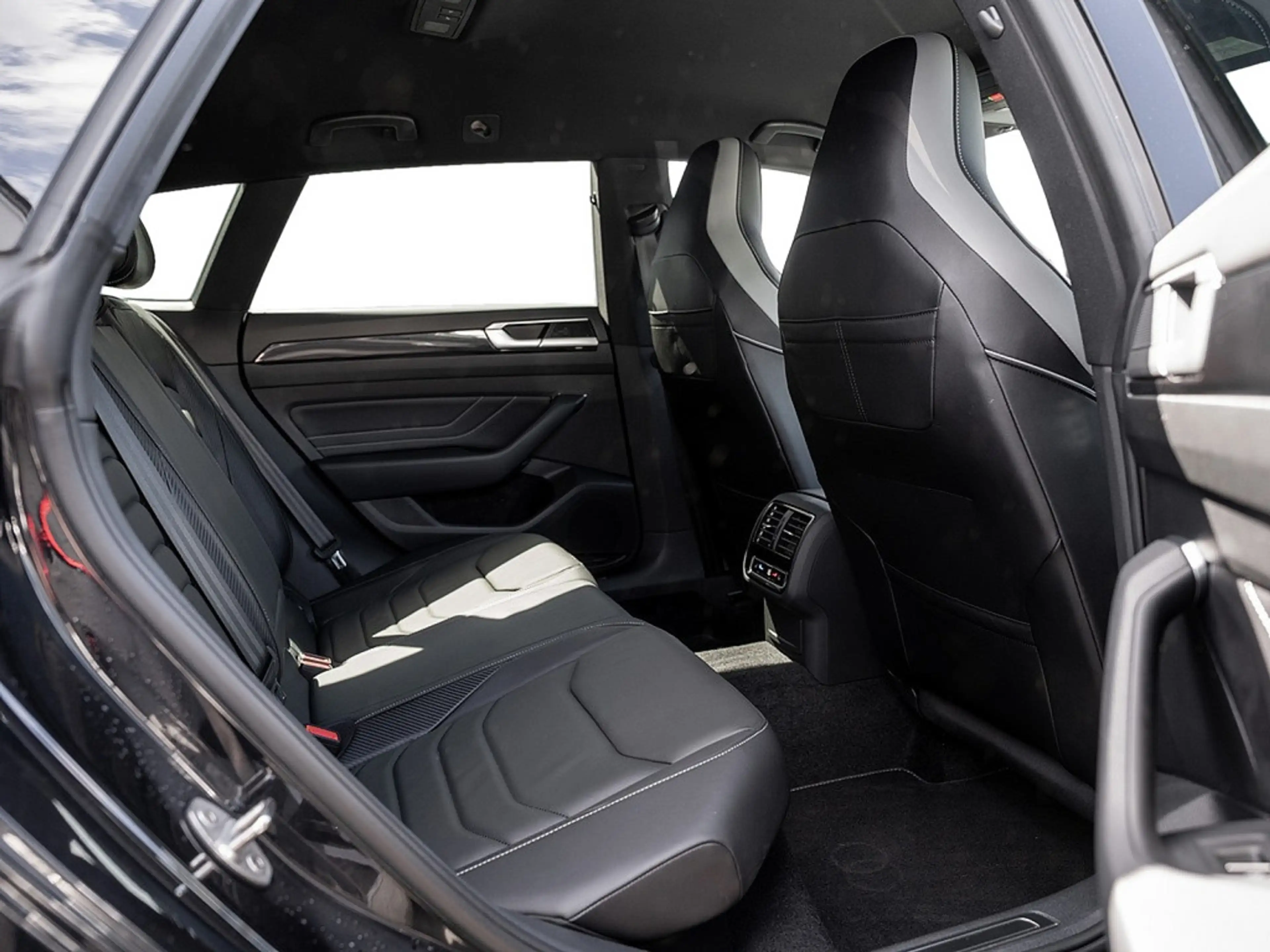 Volkswagen Arteon Shooting Brake 2.0 TDI R-Line DSG AHK — photo 5