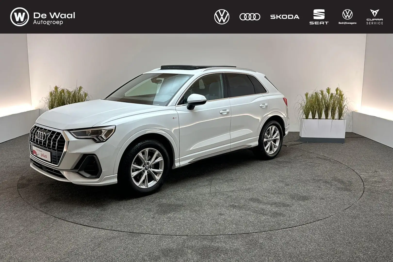 Audi Q3 35 TFSI 150pk S tronic S Line | Panoramadak, Achte Wit - 1