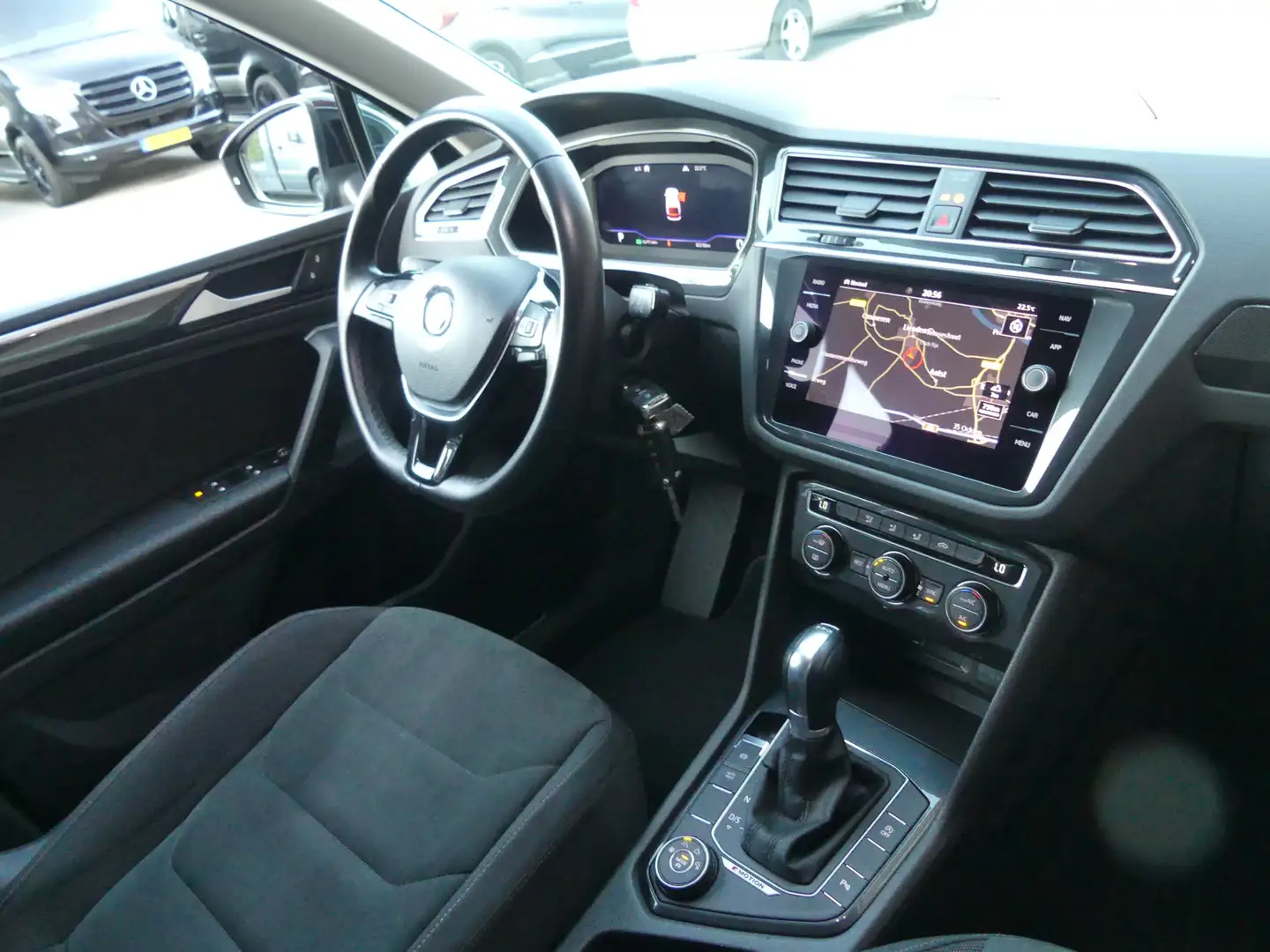 Volkswagen Tiguan 2.0 TSI 4Motion R-line Zwart - 2