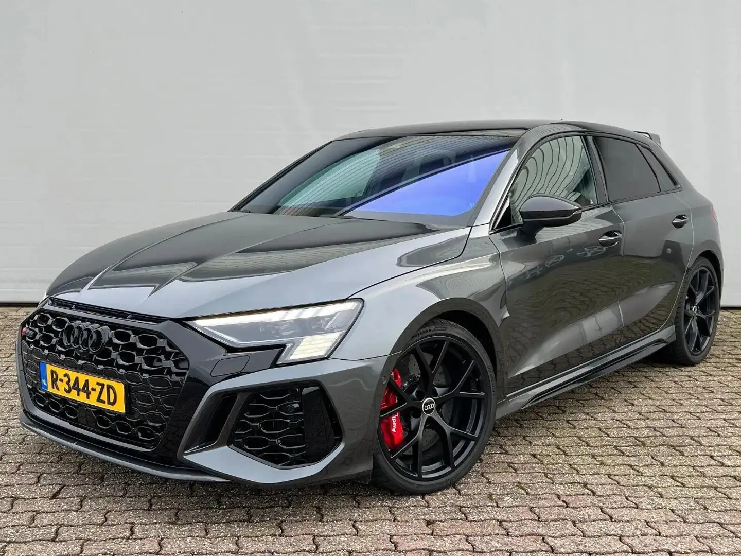 Audi RS3 Sportback 2.5 TFSI, VOL!! Akrapovic, Keramisch, Ca Grijs - 1