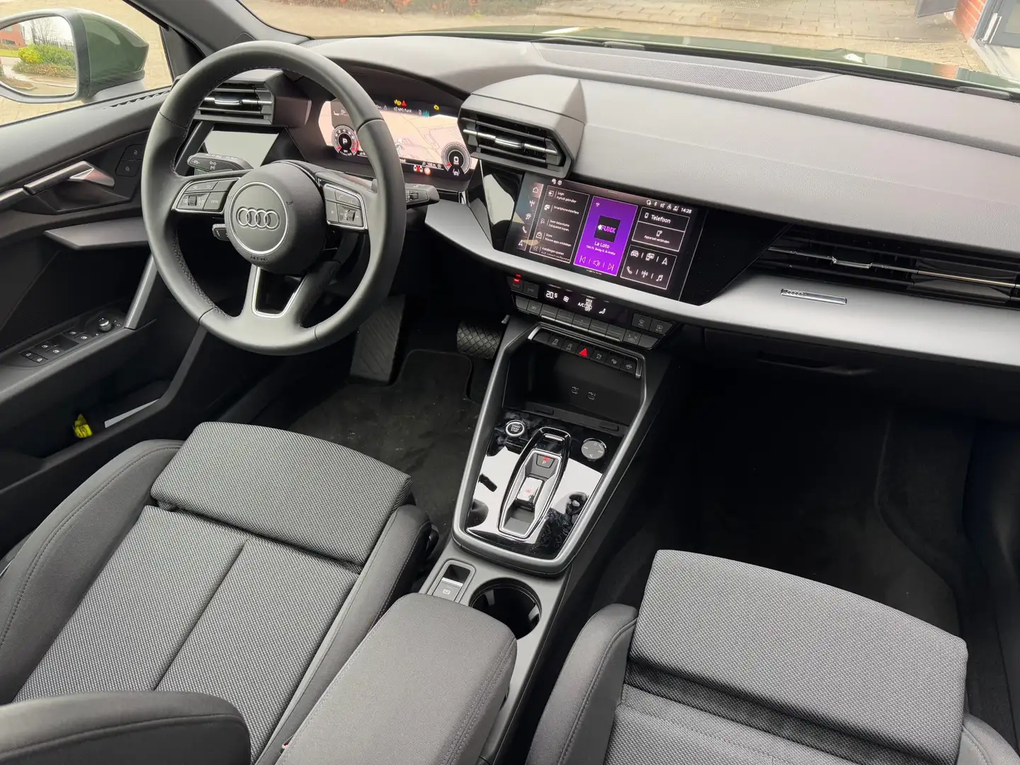 Audi A3 Limousine 35 TFSI 150pk s-tronic Advanced edition Groen - 2
