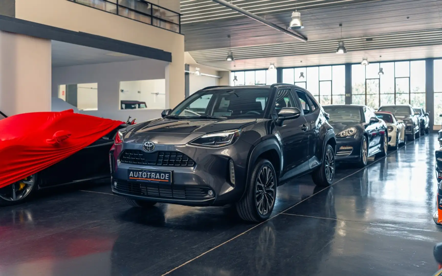 Toyota Yaris Cross 130H Style Gris - 1