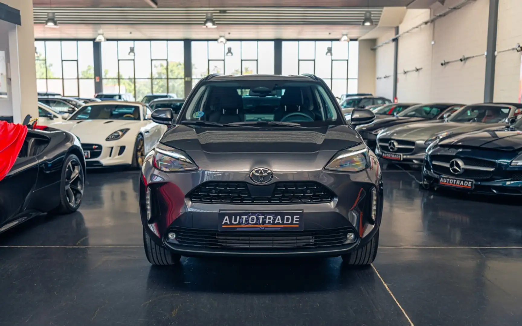 Toyota Yaris Cross 130H Style Gris - 2