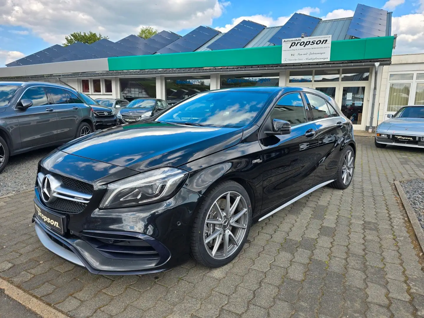 Mercedes-Benz A 45 AMG PERFORMANCE 4Matic COMAND PANO Schwarz - 2