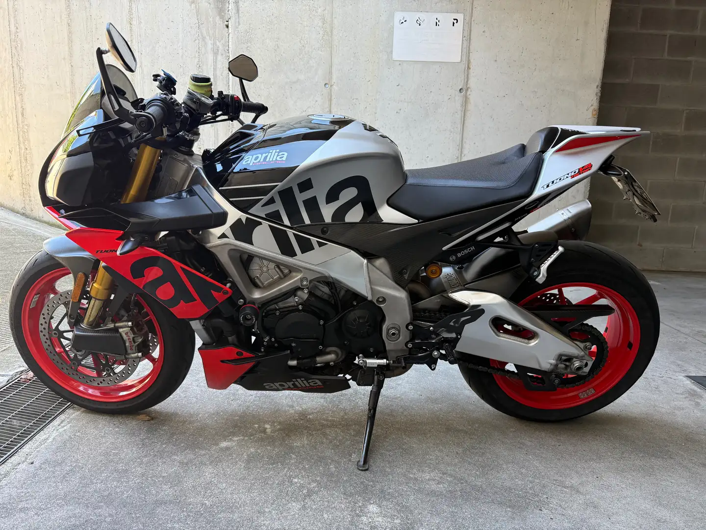 Aprilia Tuono Factory v4 1100 Rojo - 1