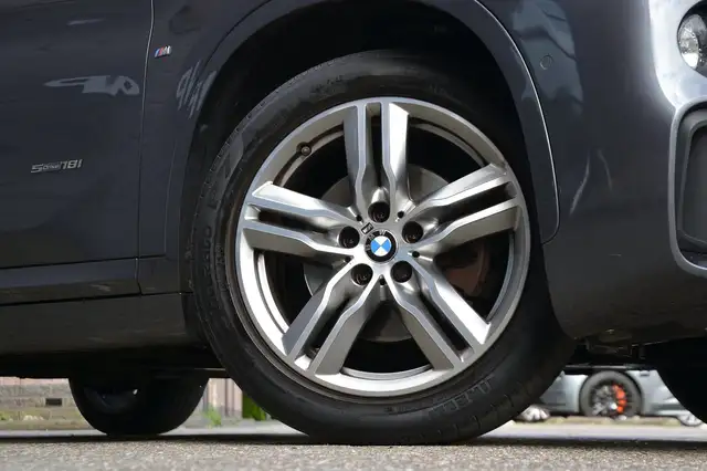 BMW X1 view 5