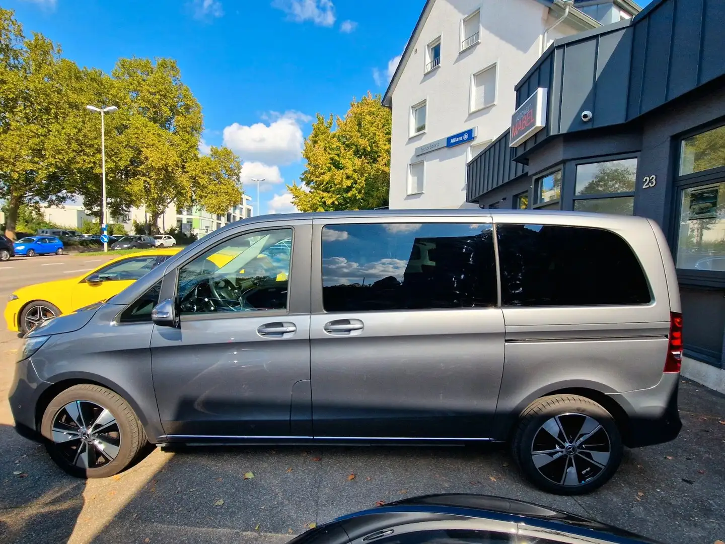 Mercedes-Benz V 220 d RISE kompakt 9G +NAVI-MBUX+PARK-PAKET+ Grau - 2