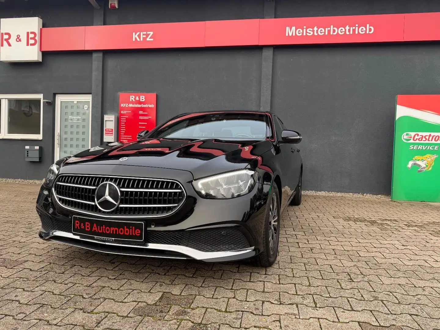 Mercedes-Benz E 220 E -Klasse Lim. 4Matic*RFK*Led*ACC*Navi*Bur Schwarz - 1