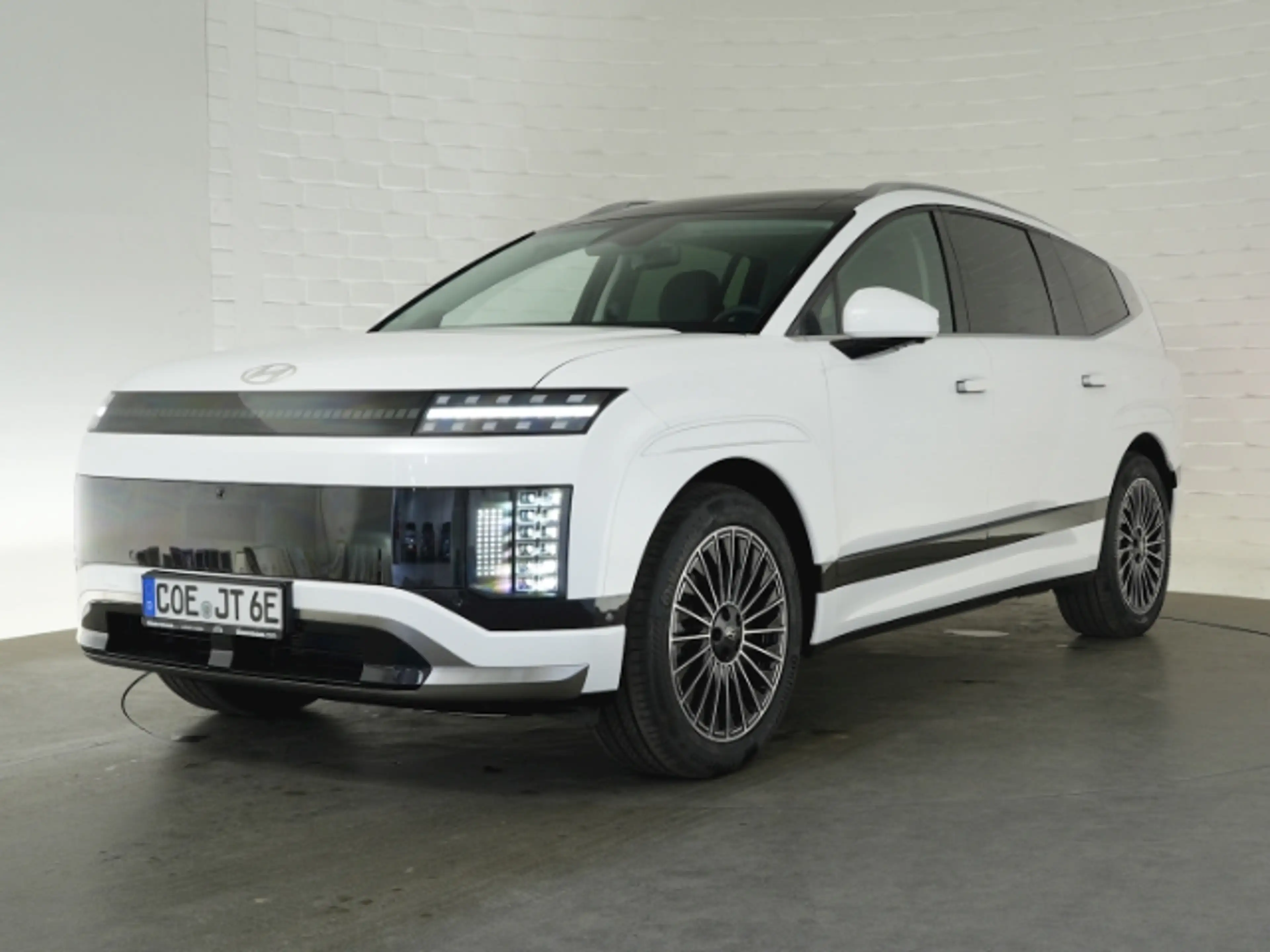 Hyundai IONIQ 9 UNIQ 110kWh 4WD 6-SITZER+NAVI+360 GRAD KAMERA+SITZ — photo 2