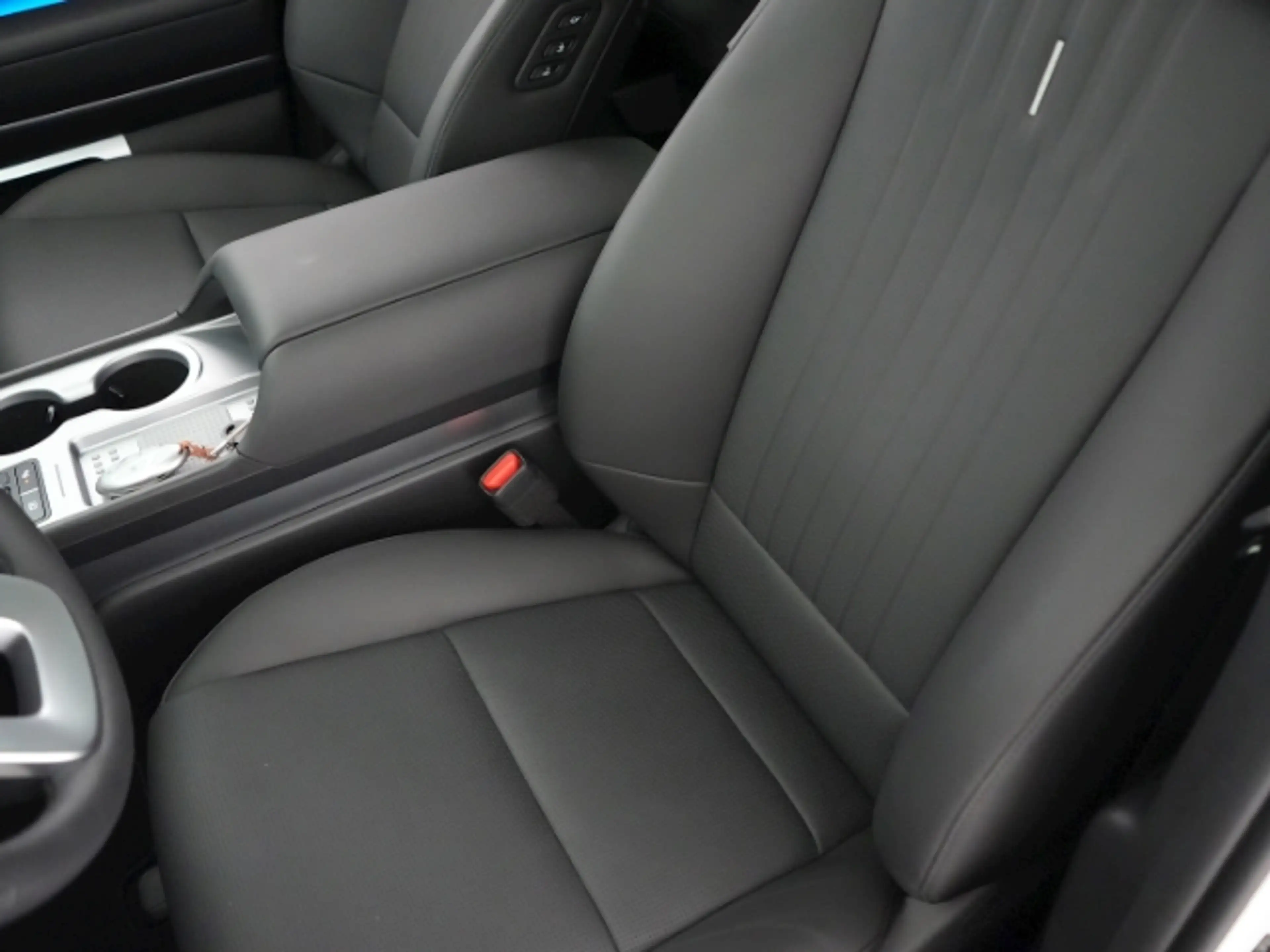 Hyundai IONIQ 9 UNIQ 110kWh 4WD 6-SITZER+NAVI+360 GRAD KAMERA+SITZ — photo 13