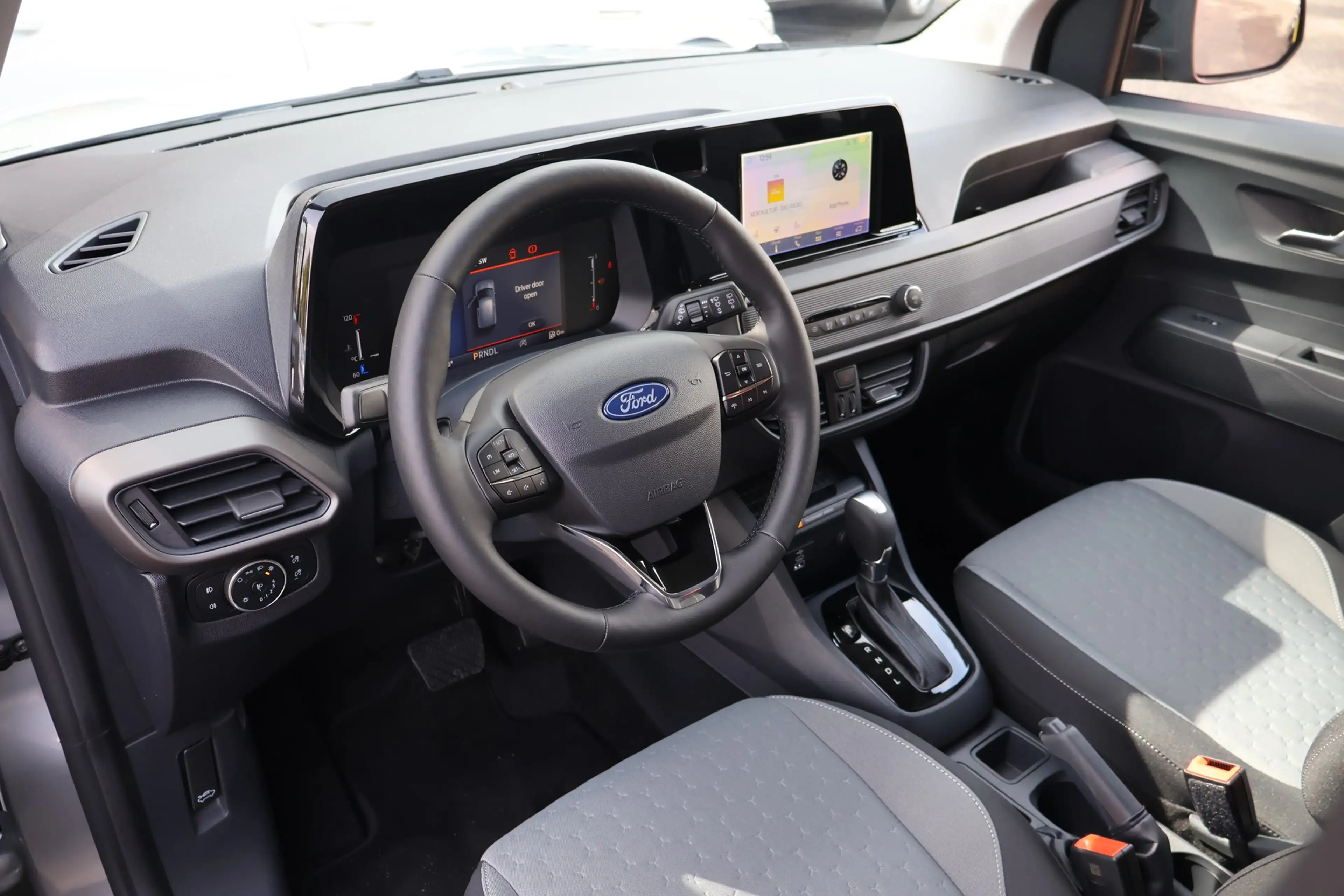 Ford Tourneo Courier Titanium 1.0 EB Aut. Kamera AHK — photo 8