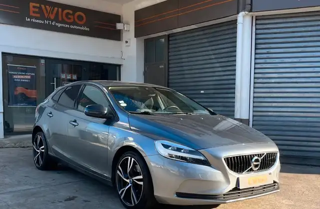 Volvo V40 ii (2) 2.0 d2 120 momentum business geartronic 6 %2B camera