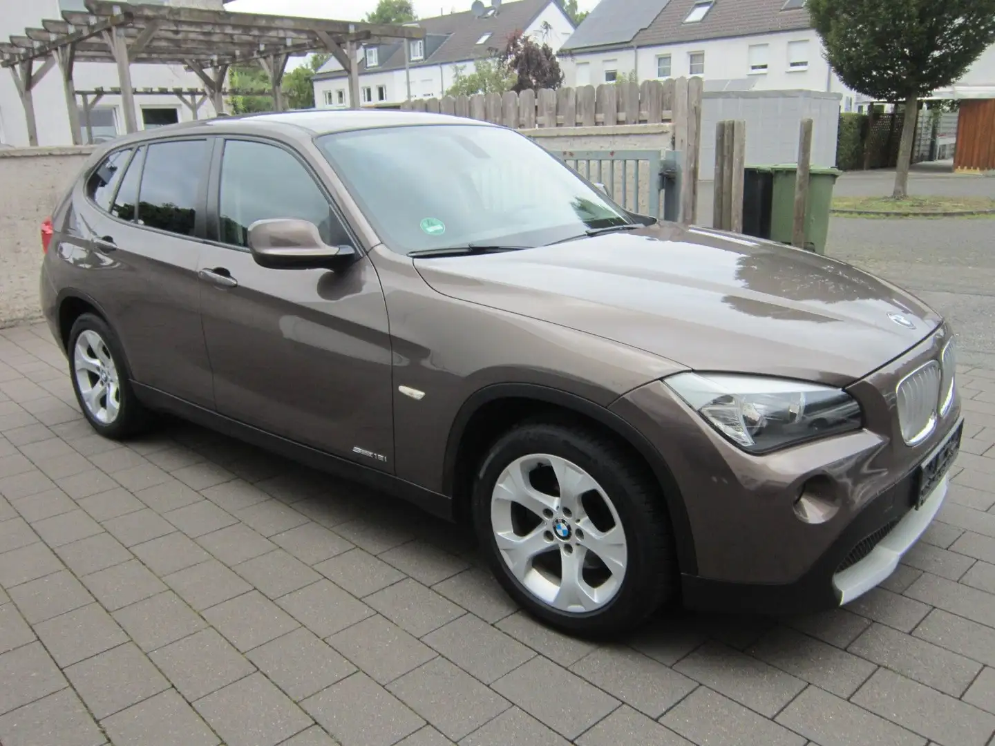 BMW X1 18 i sDrive*Navi*Alu*PDC*Satz WR*TÜV neu* Braun - 2
