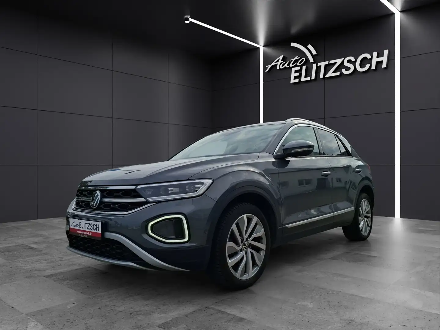 Volkswagen T-Roc TSI Style LED AHK Navi AID ACC RFK SH 18" Grau - 2