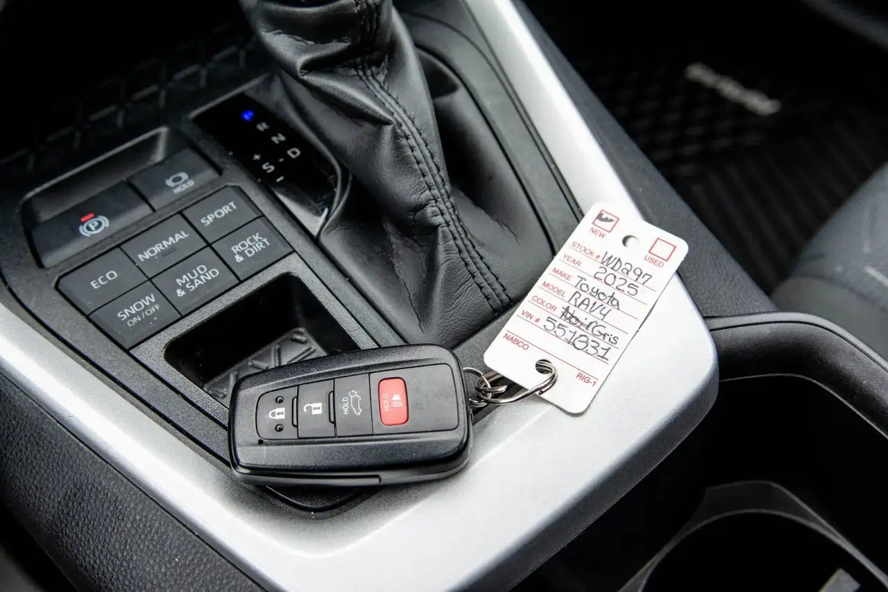Toyota RAV 4 снимка Toyota RAV 4