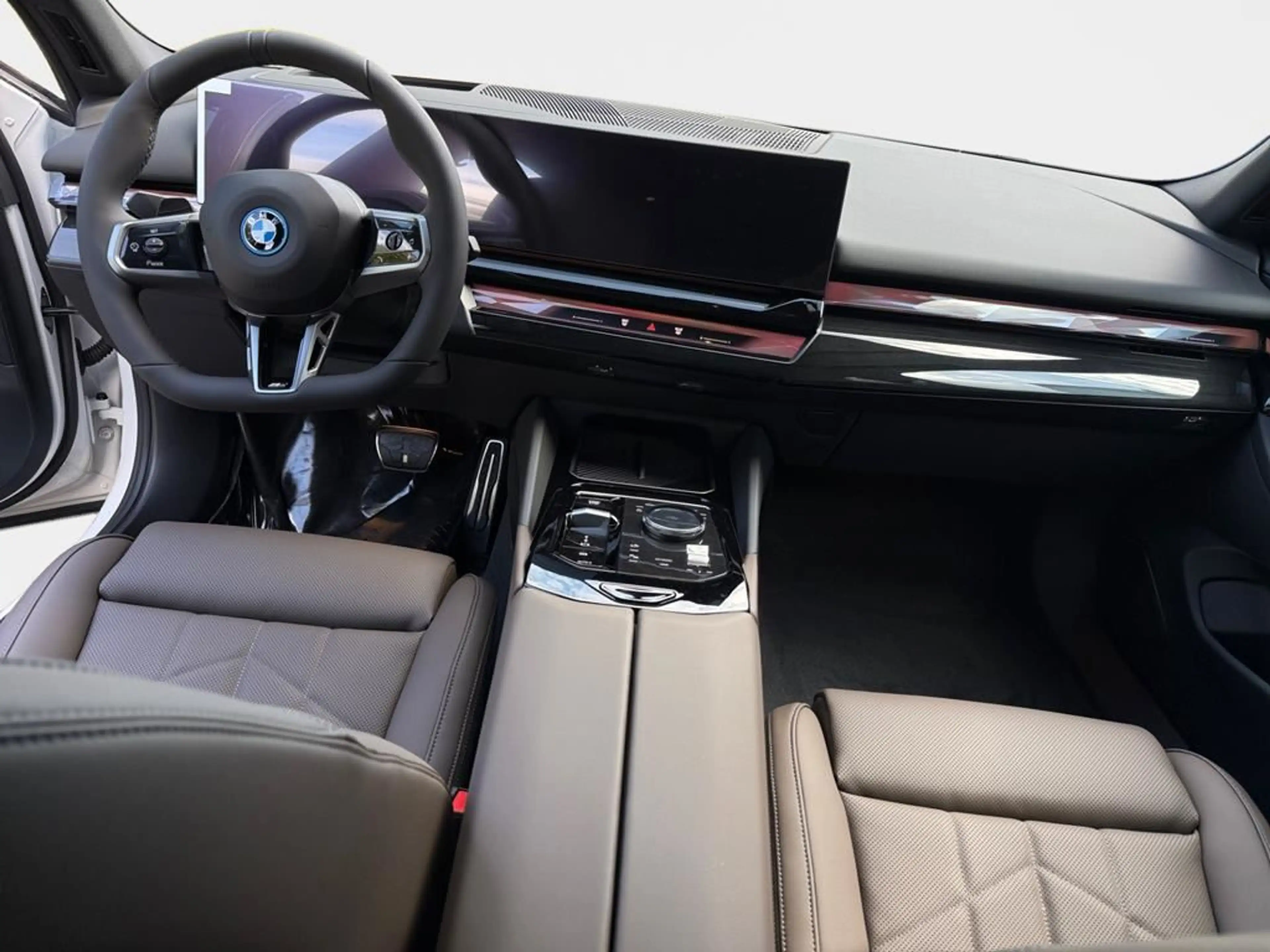 BMW i5 — photo 9