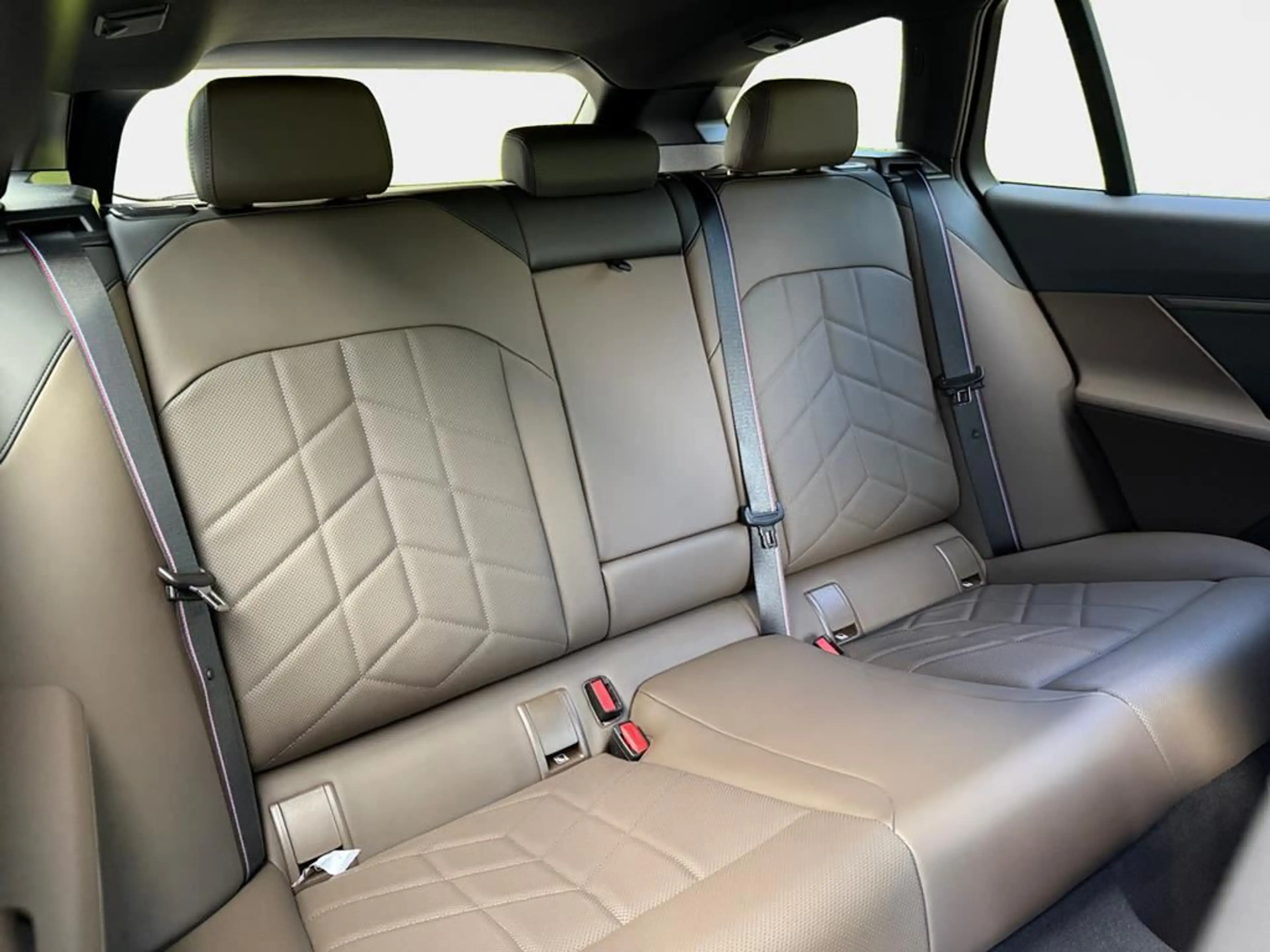BMW i5 — photo 12