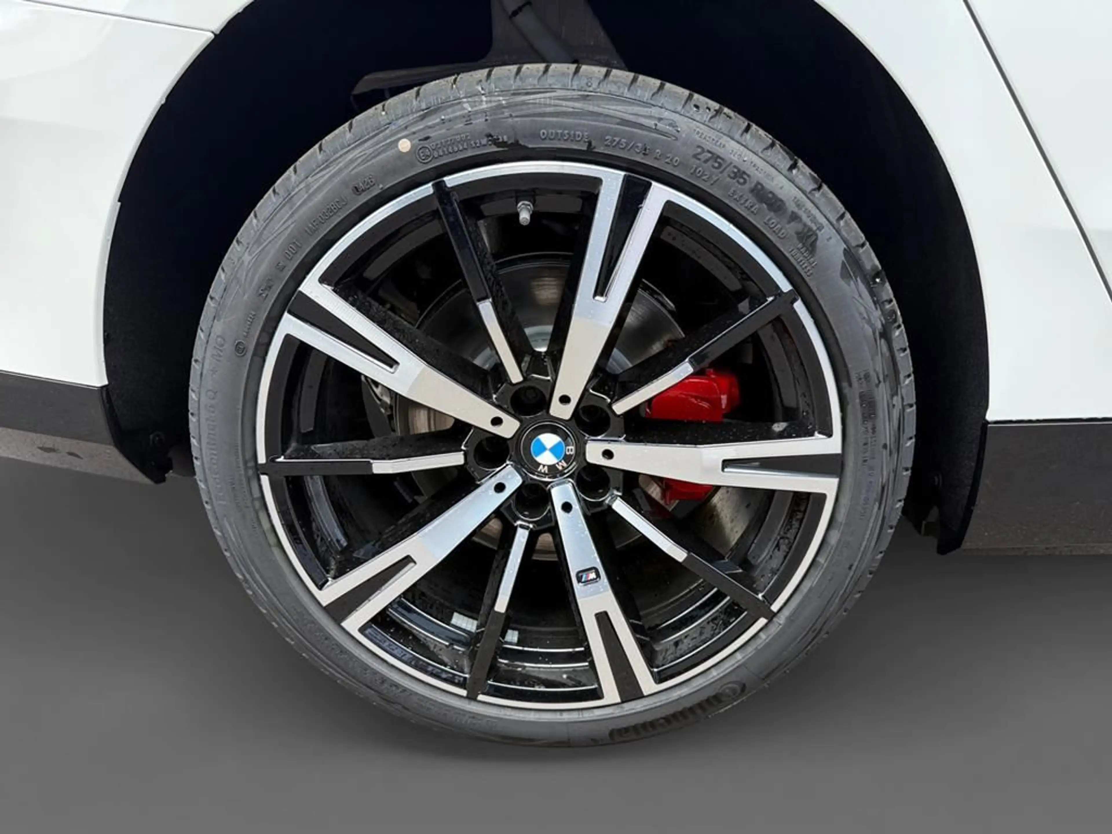 BMW i5 — photo 13