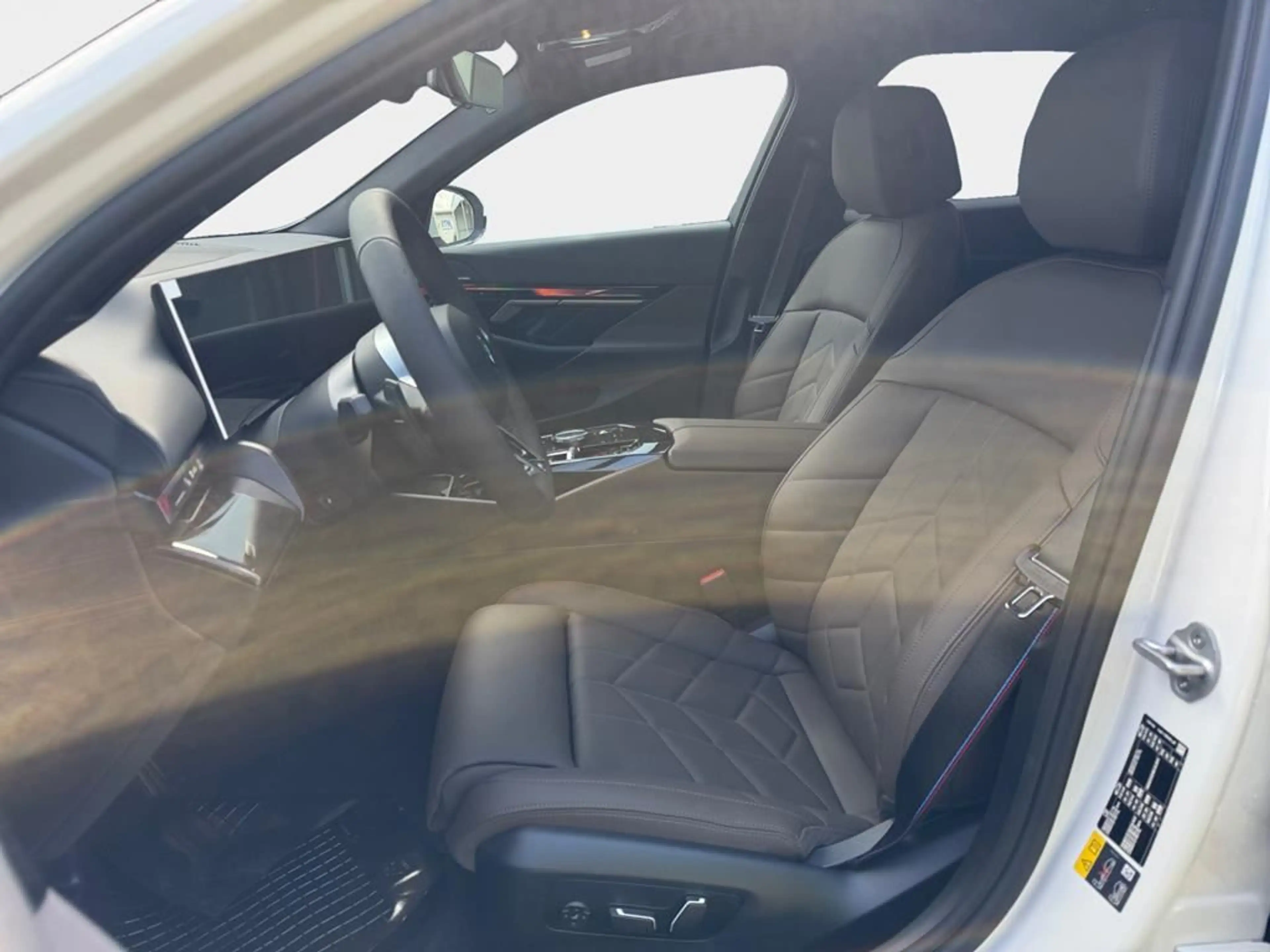BMW i5 — photo 7