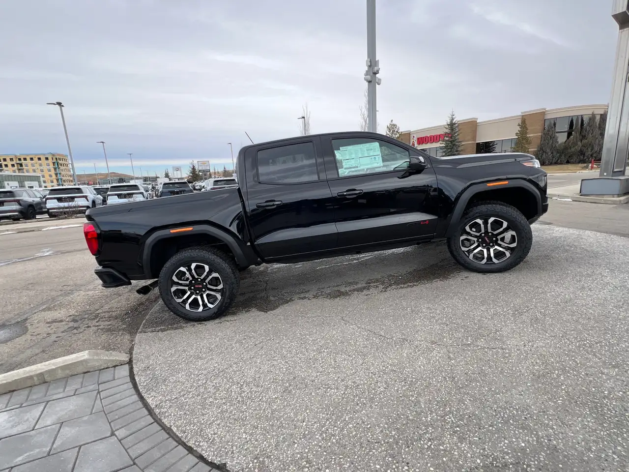 GMC Canyon снимка GMC Canyon