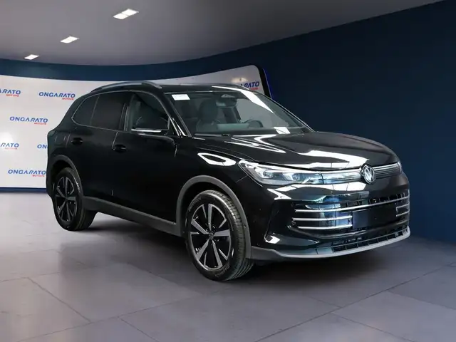 Volkswagen Tiguan view 3