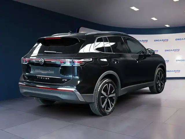 Volkswagen Tiguan view 4