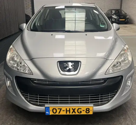 Peugeot 308 view 5