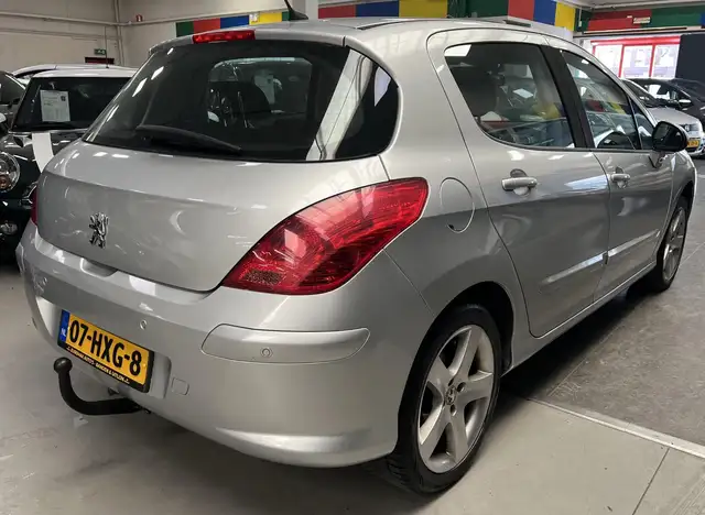 Peugeot 308 view 2