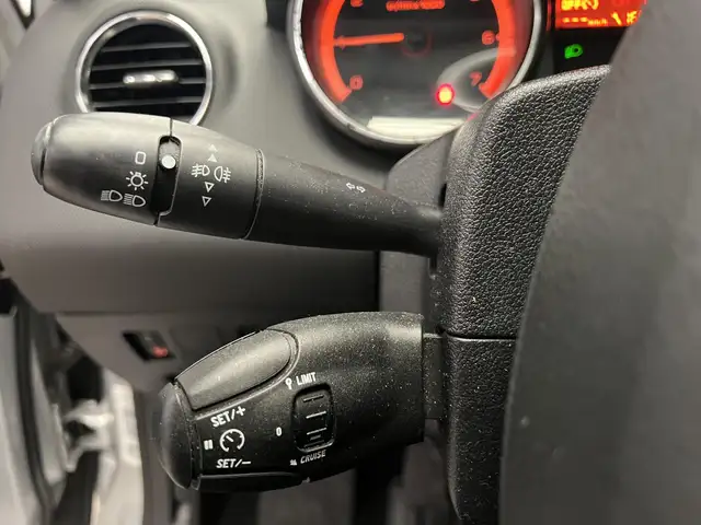 Peugeot 308 view 16
